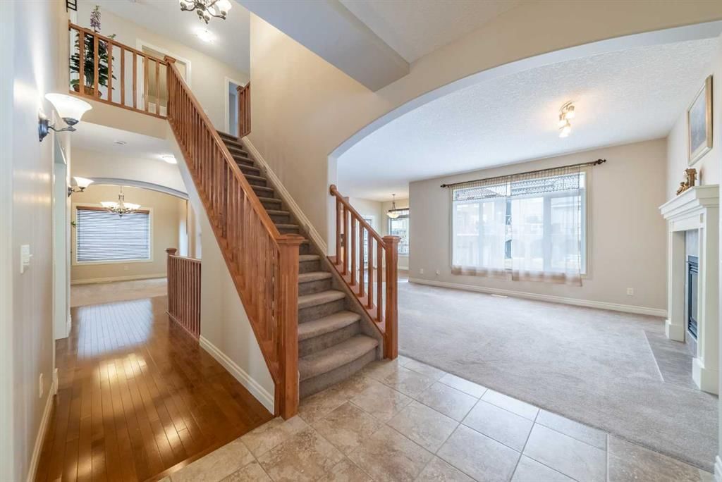 107 Panatella Close NW, Calgary — photo 2 of 43