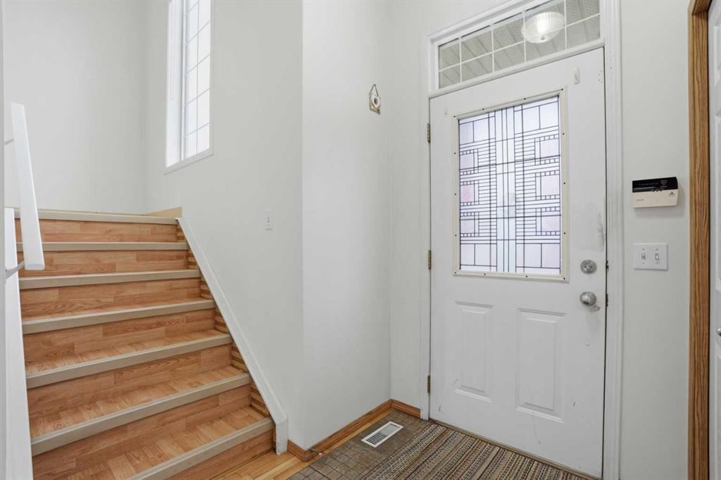 7816 Martha's Haven Park NE, Calgary — photo 5 of 34