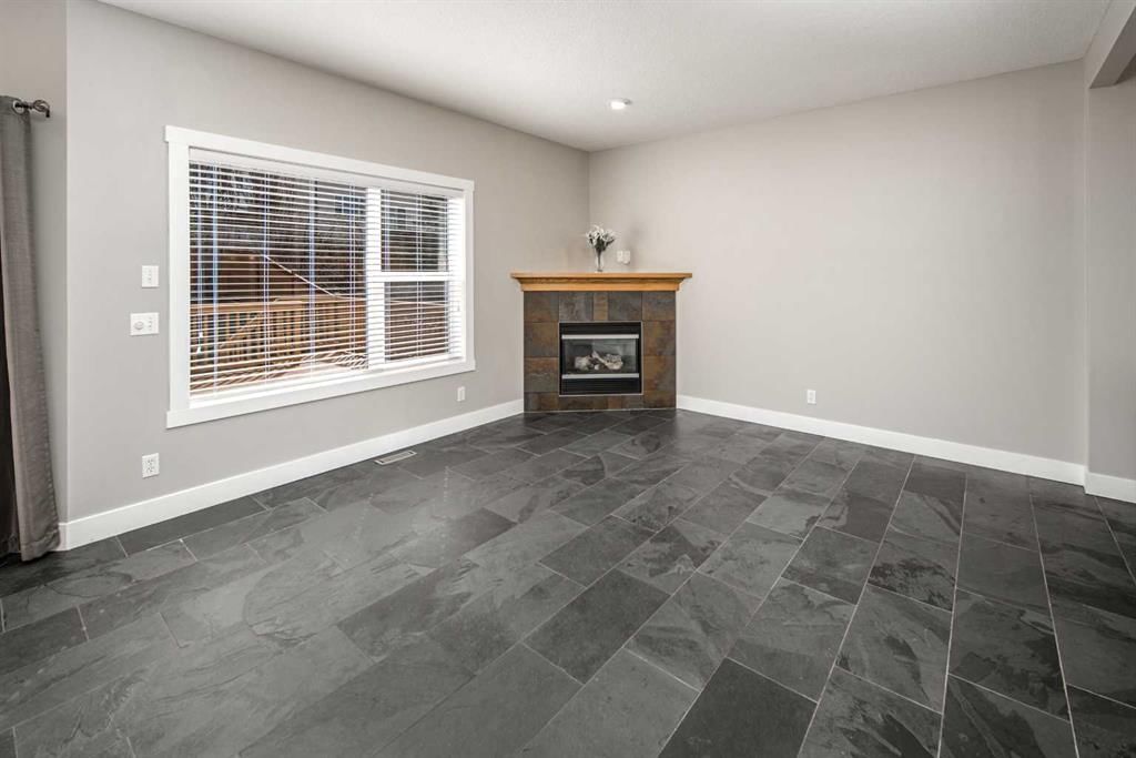 10514 Rockyledge Street NW, Calgary — photo 5 of 31