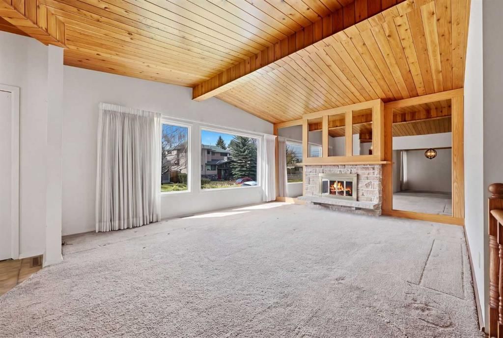 6107 Longmoor Way SW, Calgary — photo 4 of 37