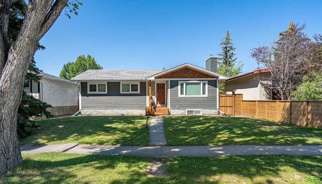 3912 40 Avenue NW, Calgary — main listing photo