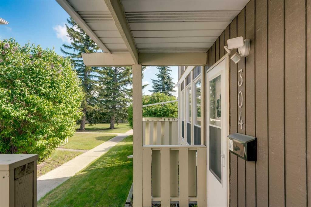304, 544 Blackthorn Road NE, Calgary — photo 2 of 37