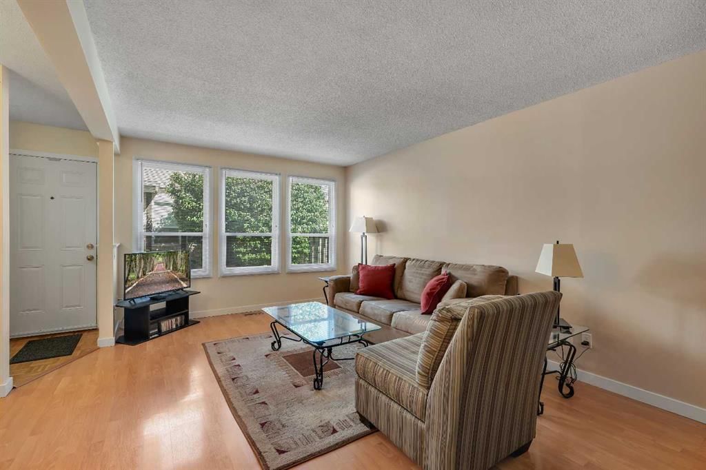 304, 544 Blackthorn Road NE, Calgary — photo 5 of 37