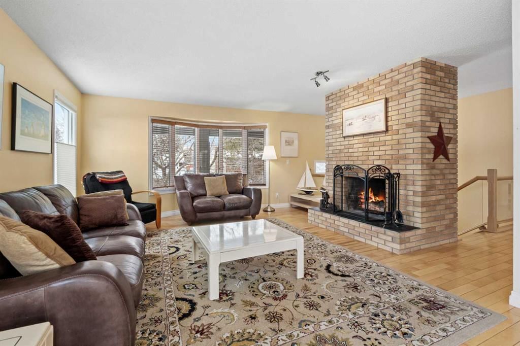 660 Oakwood Place SW, Calgary — photo 5 of 46