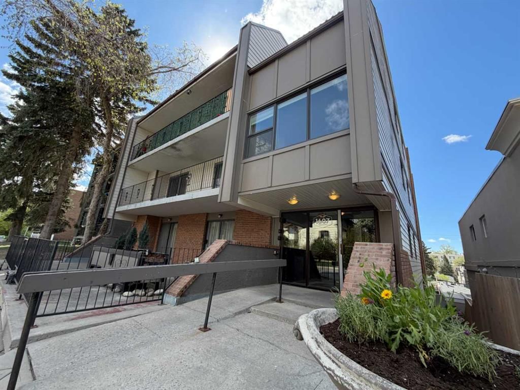 2, 1607 26 Avenue SW, Calgary — main listing photo