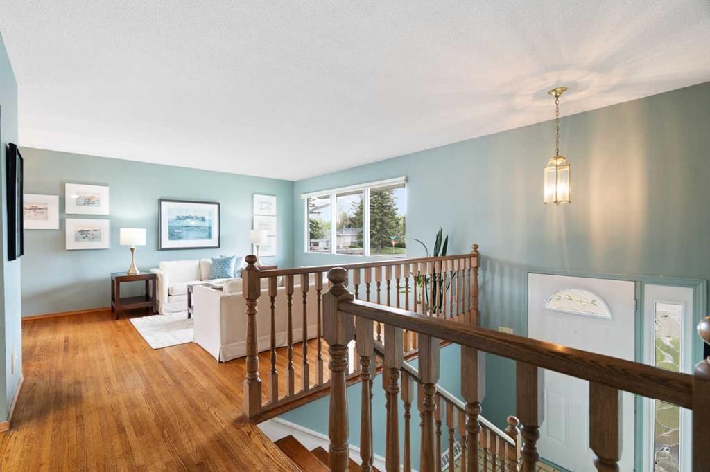 5047 Batchelor Crescent NW, Calgary — photo 2 of 50