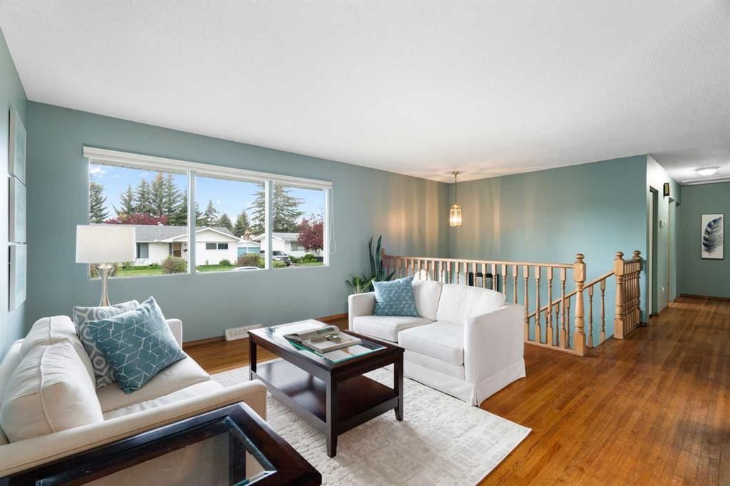 5047 Batchelor Crescent NW, Calgary — photo 4 of 50