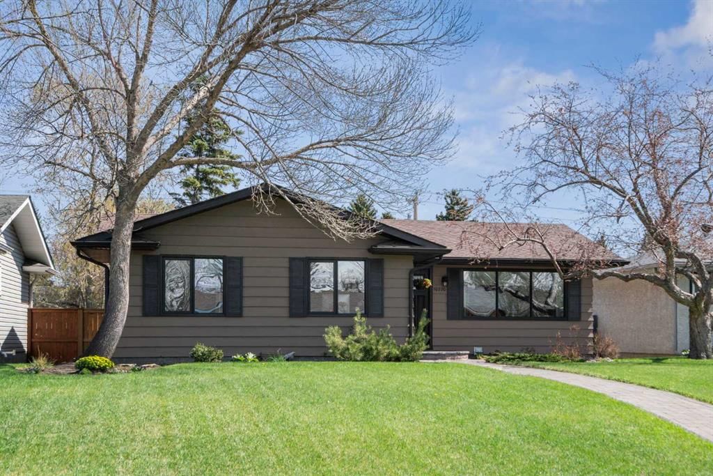 10220 Maple Grove Place SE, Calgary — photo 2 of 43