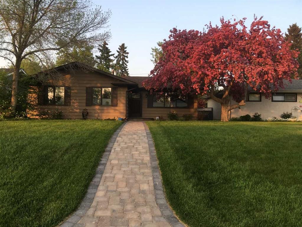 10220 Maple Grove Place SE, Calgary — photo 4 of 43
