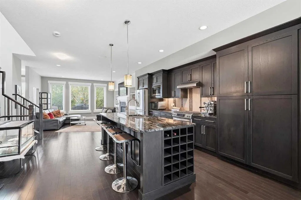 314 30 Avenue NE, Calgary — photo 5 of 43