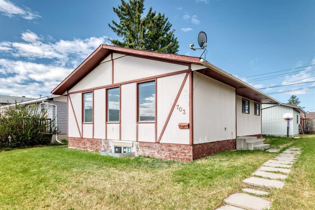 703 58 Street SE, Calgary — main listing photo