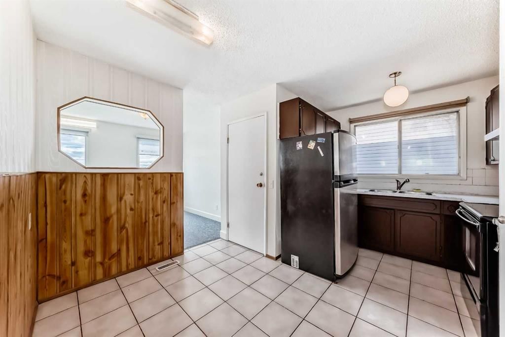 703 58 Street SE, Calgary — photo 4 of 30