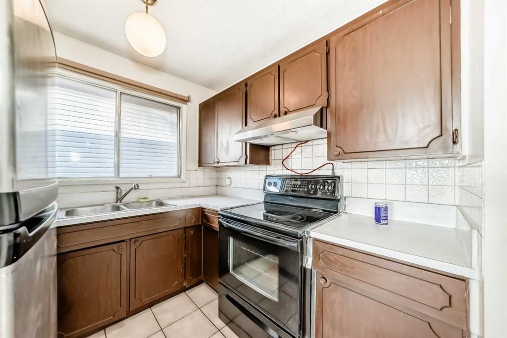 703 58 Street SE, Calgary — photo 5 of 30