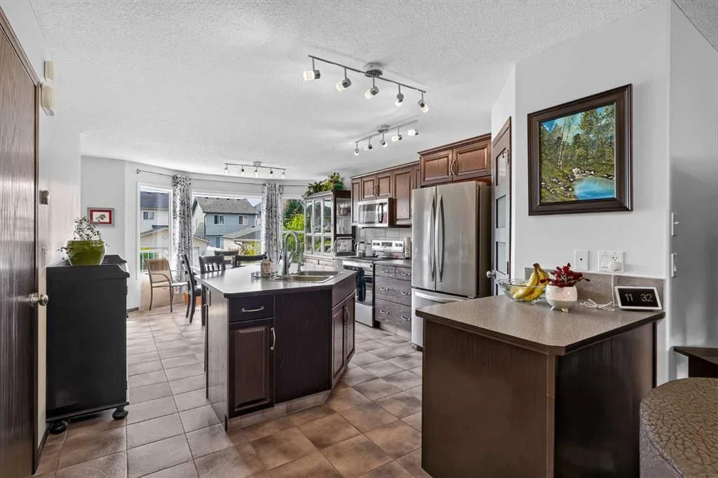 123 Silverado Plains Circle SW, Calgary — photo 3 of 39
