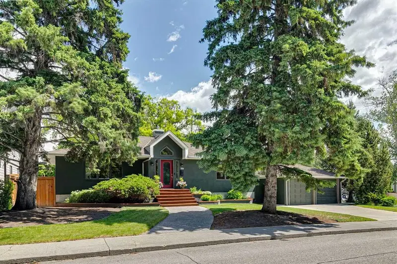 402 Brunswick Avenue SW, Calgary — main listing photo