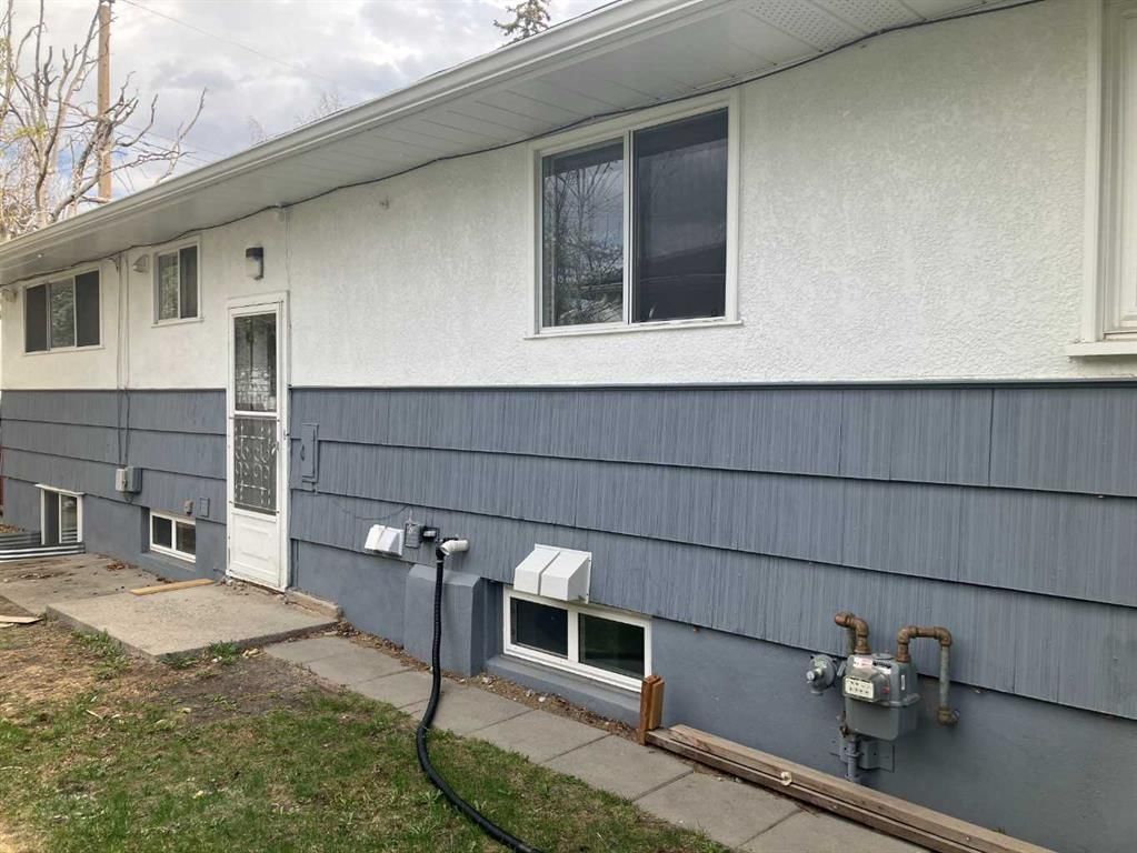 4108 26 Avenue SW, Calgary — photo 2 of 2
