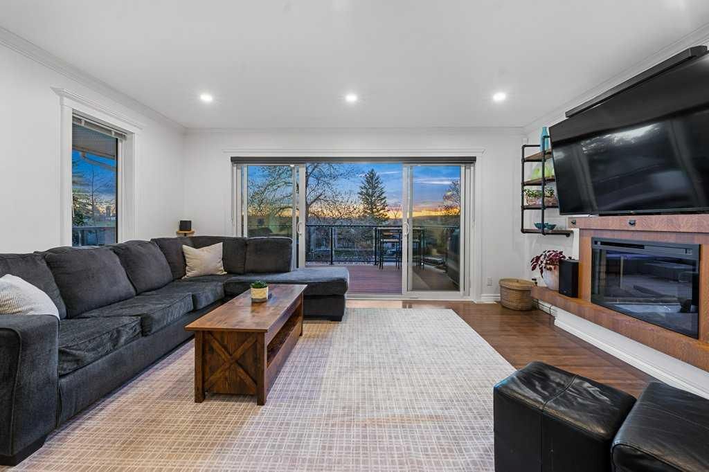 1412 16A Street NE, Calgary — photo 4 of 49