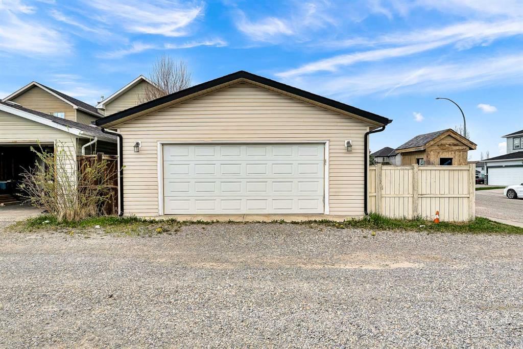 247 Evermeadow Avenue SW, Calgary — photo 3 of 49