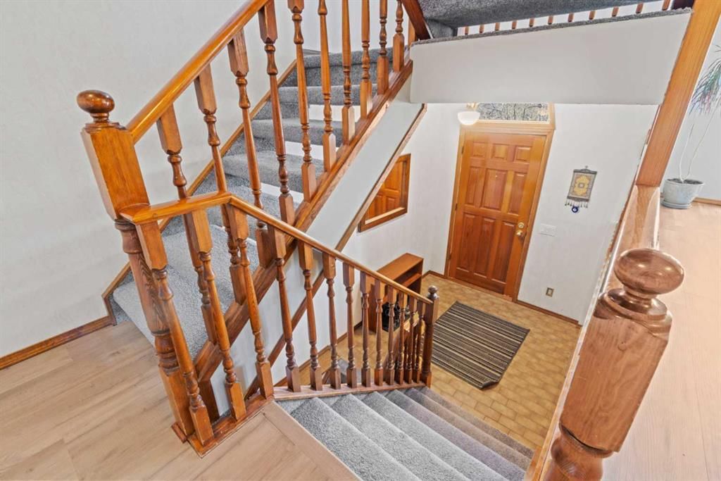 28 Ranchridge Way NW, Calgary — photo 4 of 49