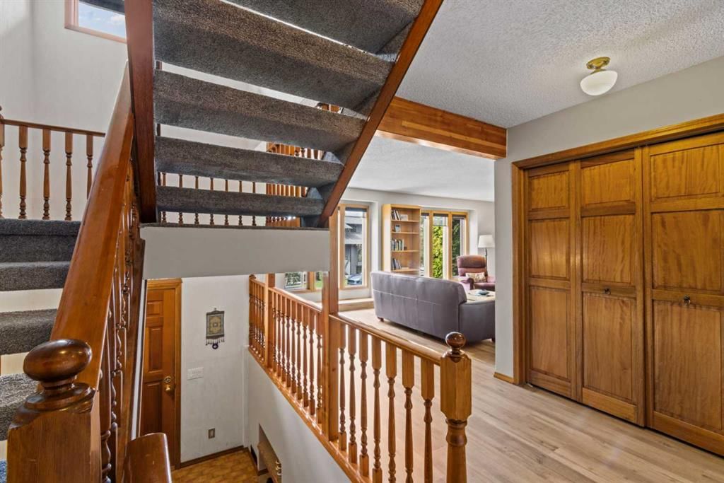 28 Ranchridge Way NW, Calgary — photo 5 of 49
