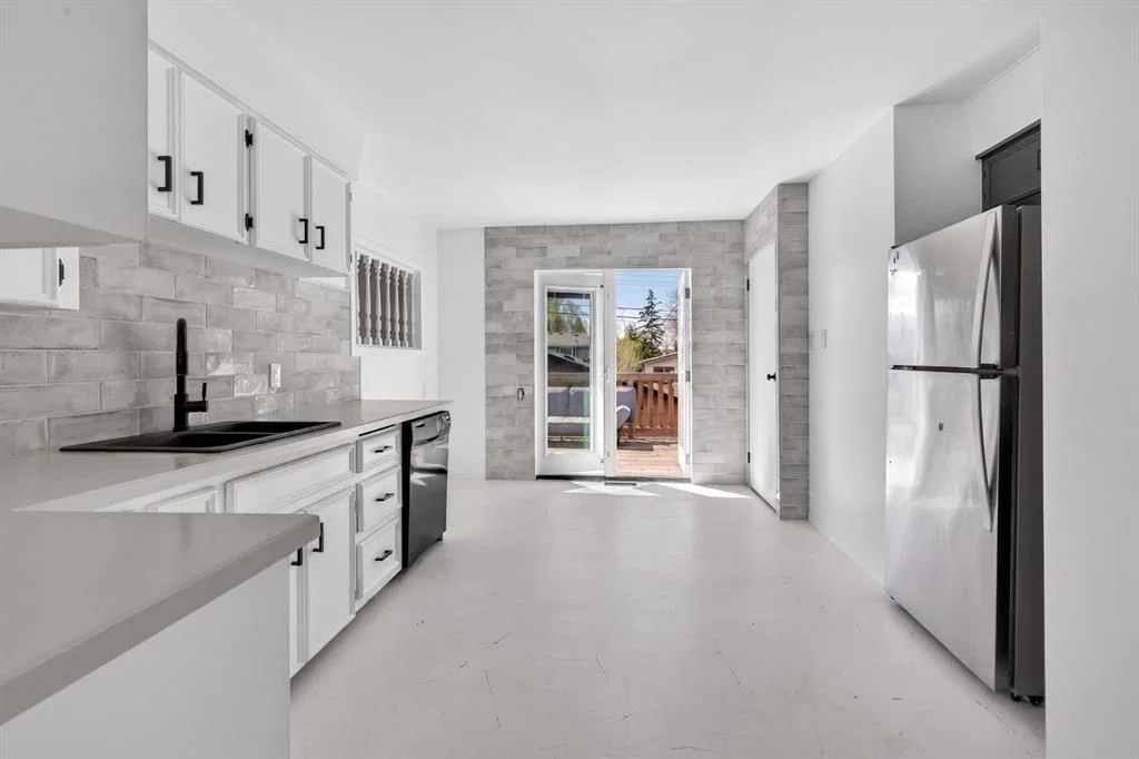2533 9 Avenue SE, Calgary — photo 5 of 32