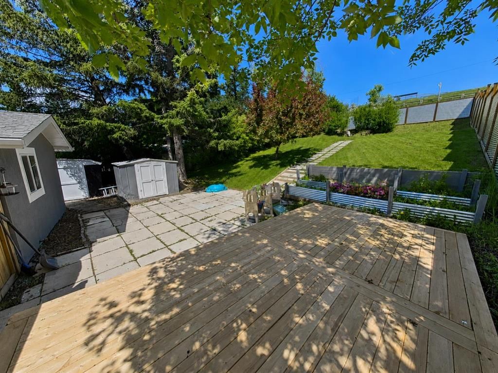 18 Maple Street, Calgary — detached for sale