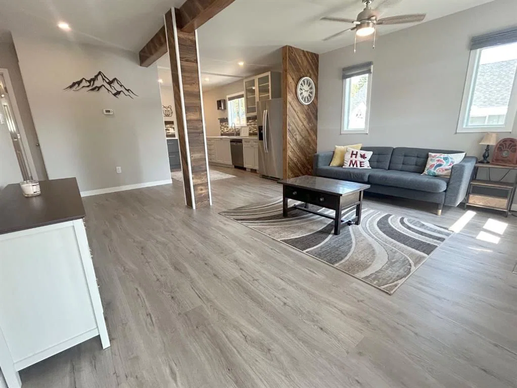 18 Maple Street, Okotoks — photo 3 of 50