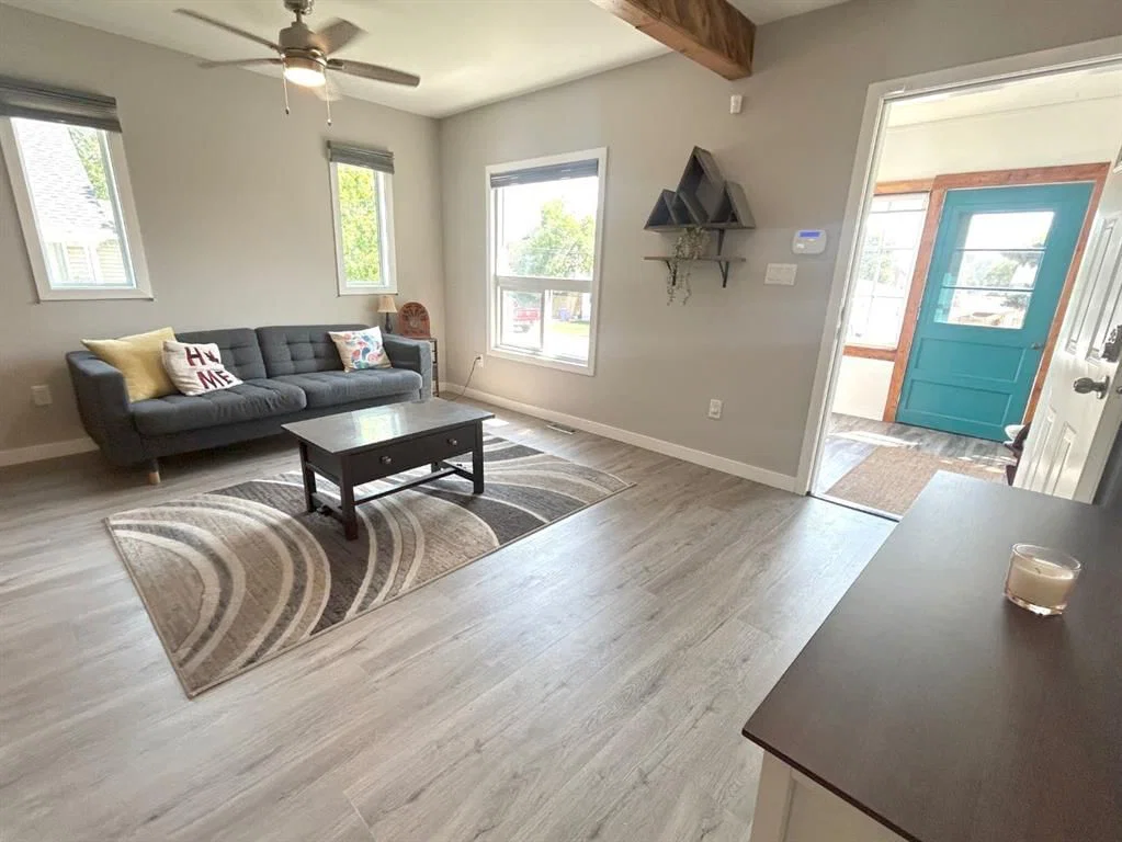 18 Maple Street, Okotoks — photo 4 of 50