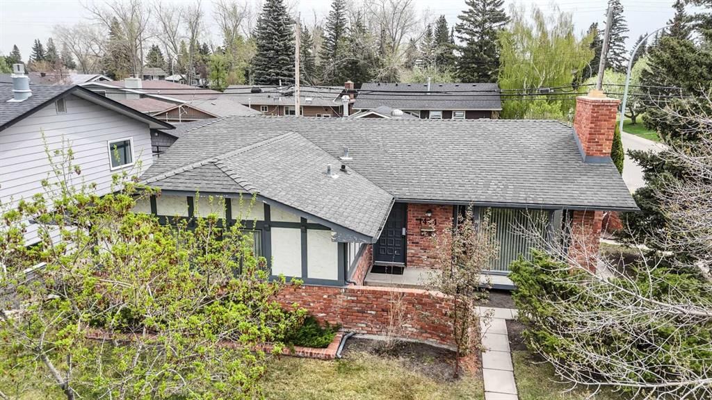 1444 Acadia Drive SE, Calgary — photo 3 of 48