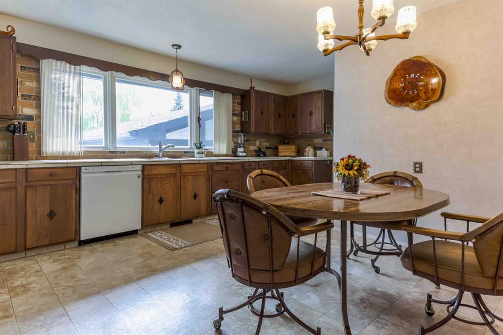 1444 Acadia Drive SE, Calgary — photo 4 of 48