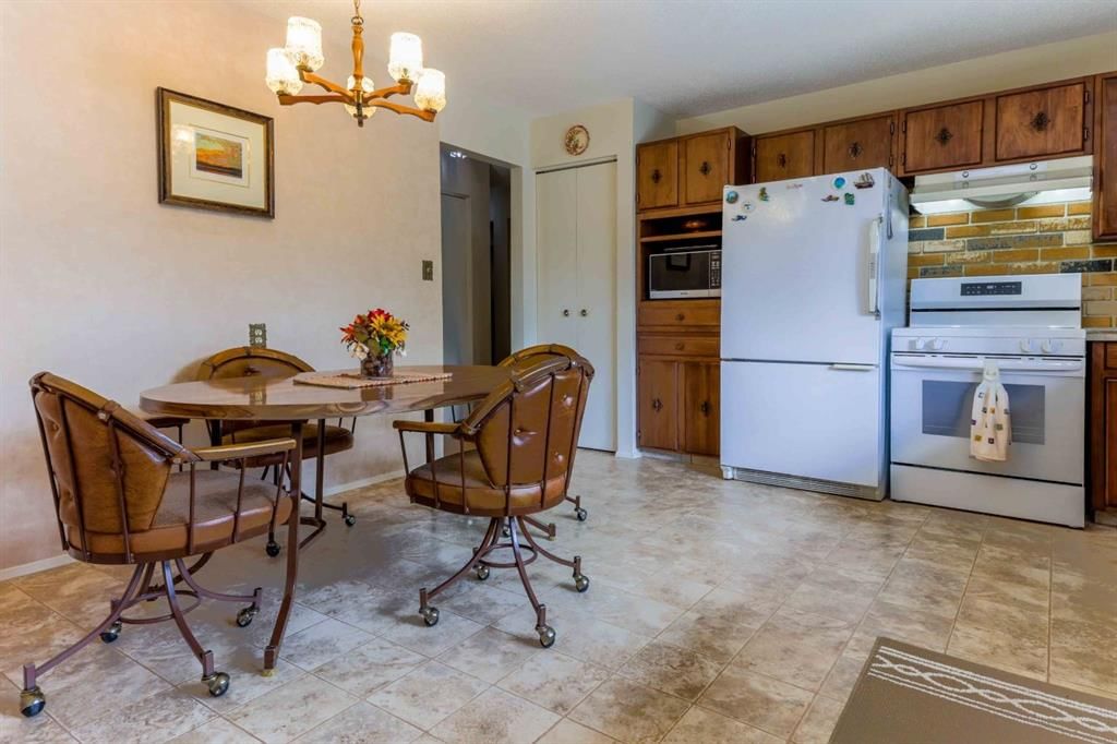 1444 Acadia Drive SE, Calgary — photo 5 of 48