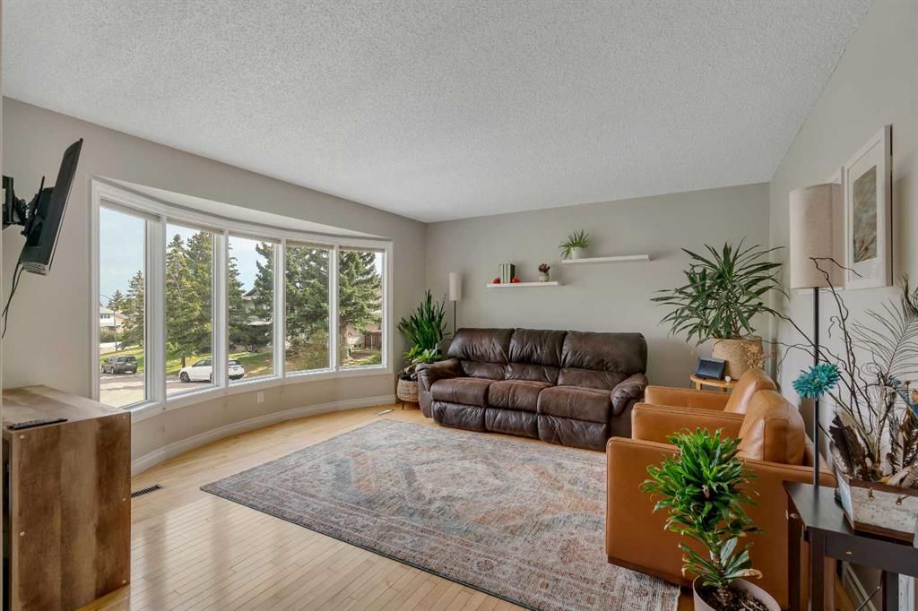 34 Ranch Glen Drive NW, Calgary — photo 2 of 39
