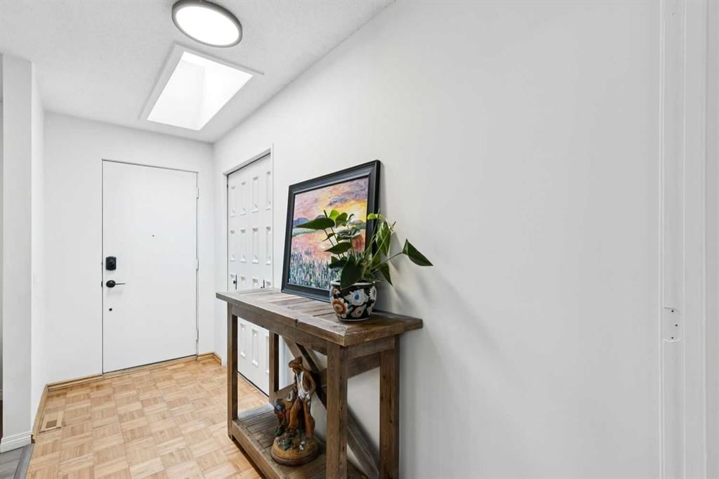 119 Dalhurst Way NW, Calgary — photo 3 of 38