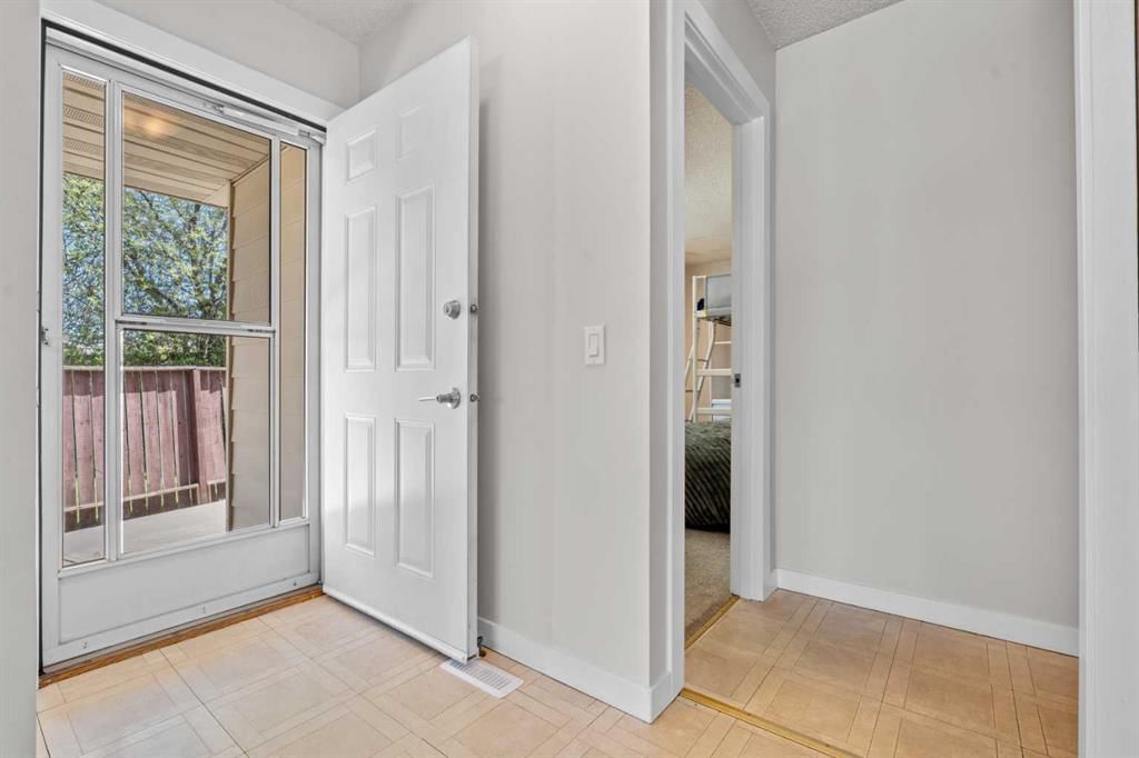 232 Ranchview Place NW, Calgary — photo 4 of 50