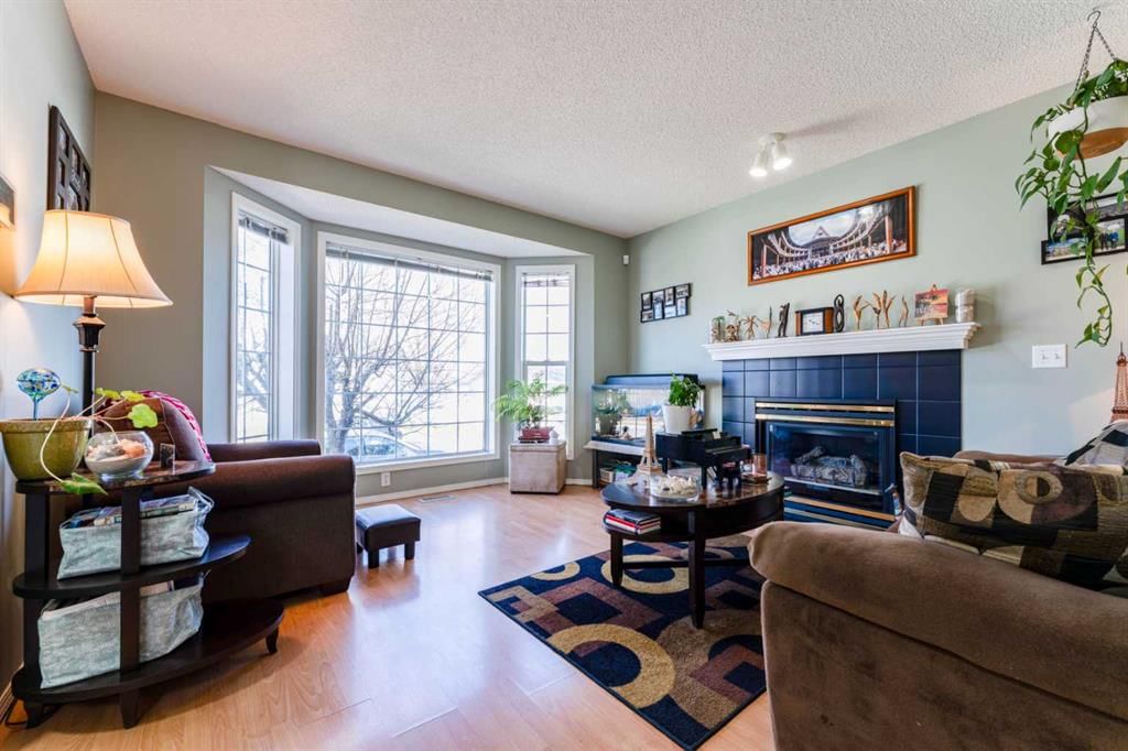 198 Somerside Park SW, Calgary — photo 3 of 50
