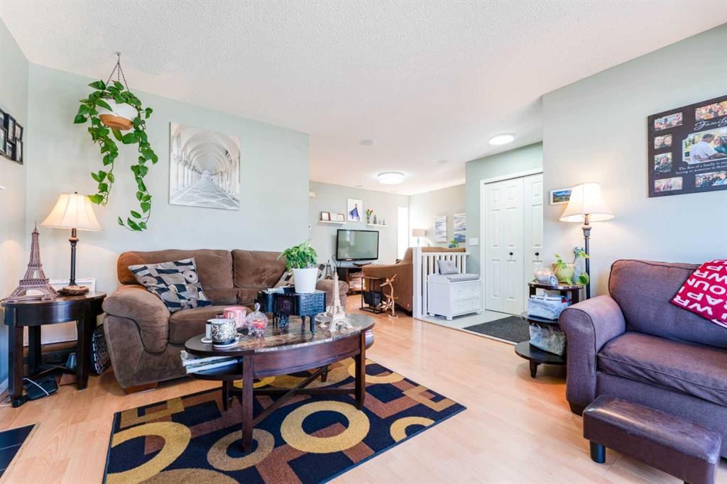 198 Somerside Park SW, Calgary — photo 5 of 50