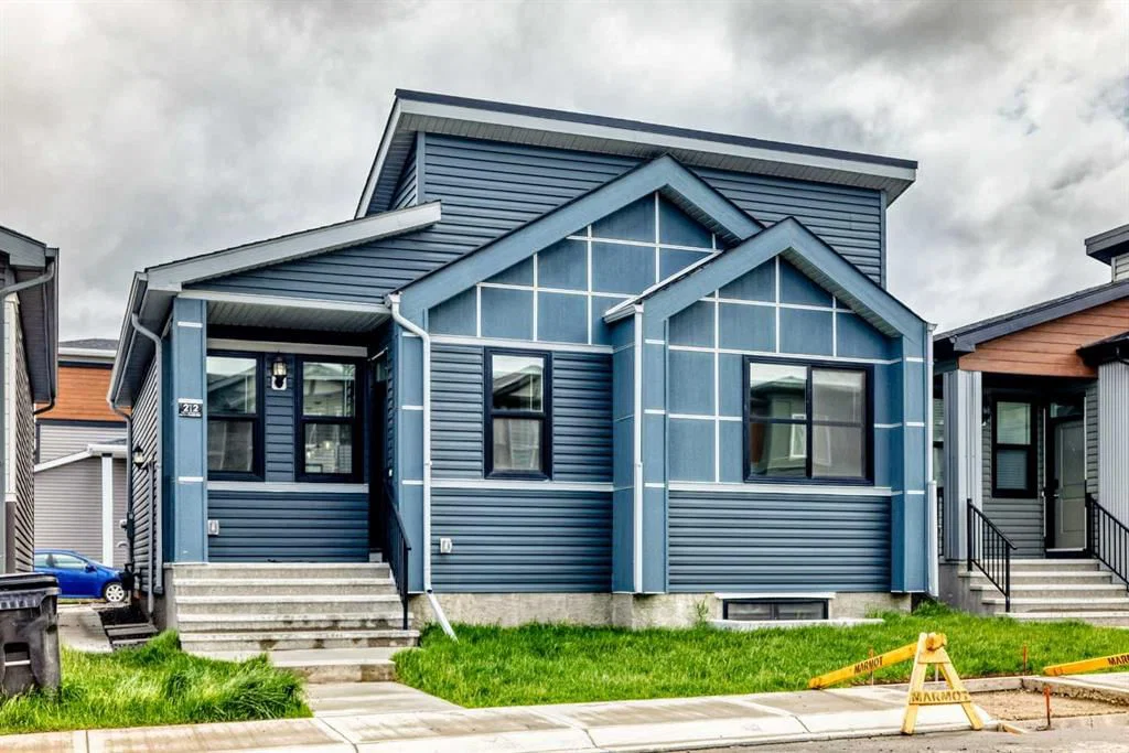 212 Lucas Place NW, Calgary — main listing photo