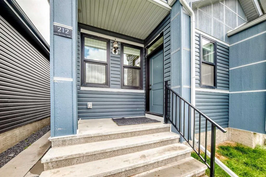 212 Lucas Place NW, Calgary — photo 3 of 50