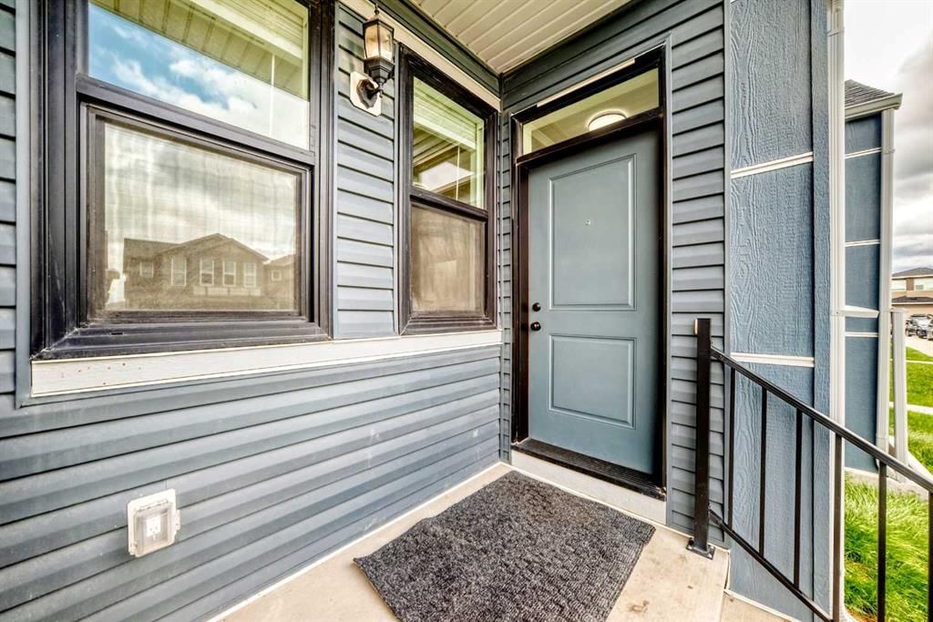 212 Lucas Place NW, Calgary — photo 4 of 50