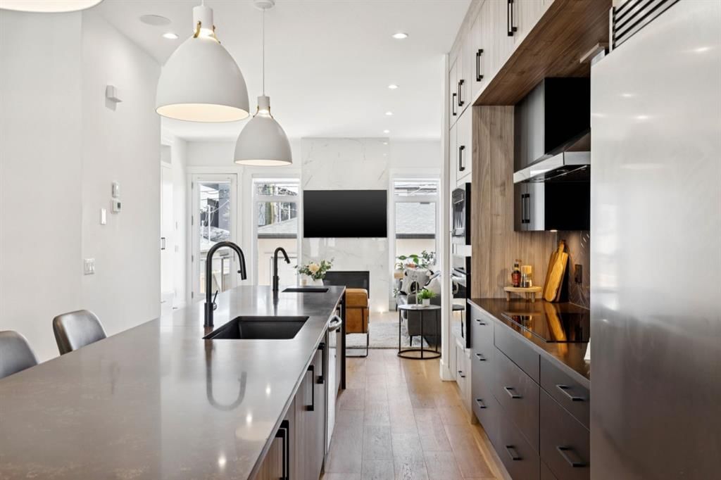 1424 27 Street SW, Calgary — photo 4 of 32