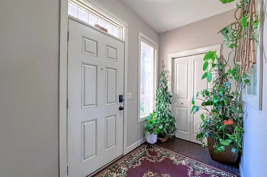 247 Pantego Way NW, Calgary — photo 3 of 42