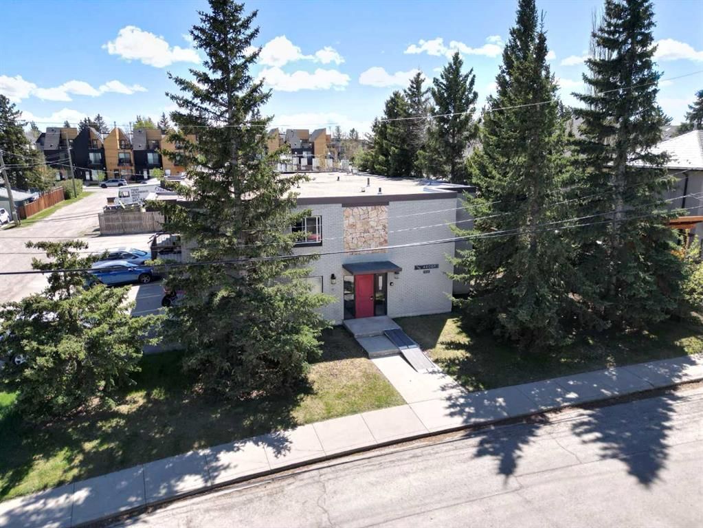 1639 Acton Avenue SW, Calgary — photo 2 of 4
