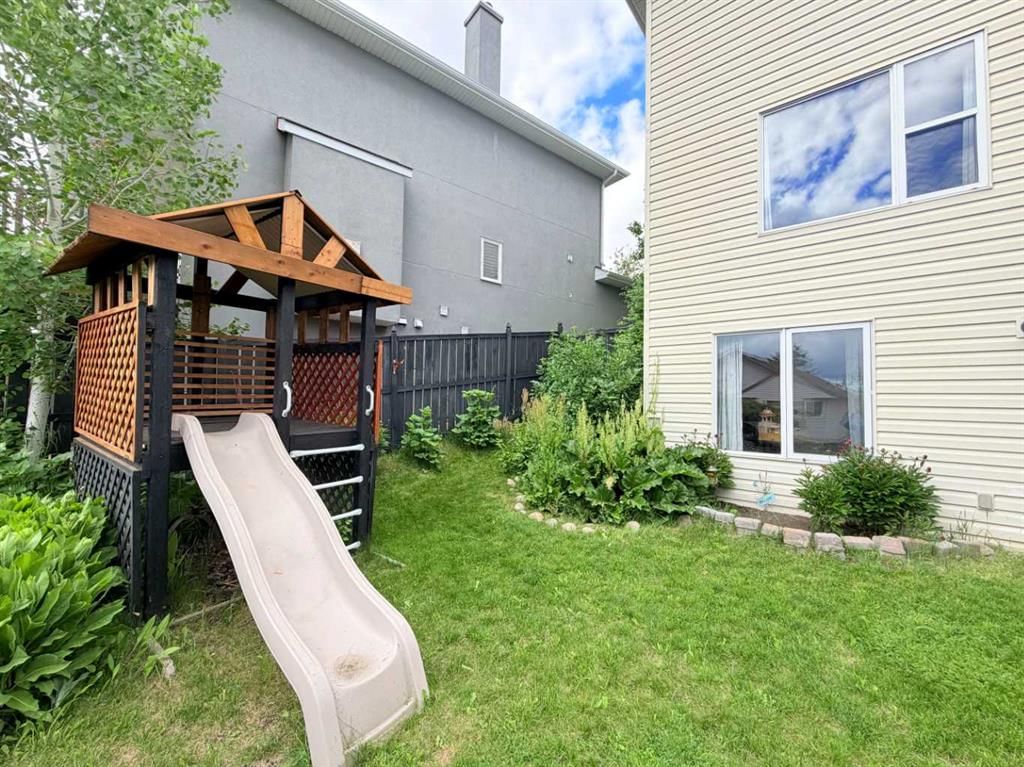 132 Somercrest Close SW, Calgary — photo 4 of 23