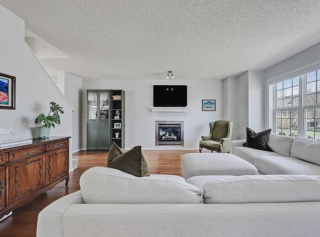558 Evermeadow Road SW, Calgary — photo 4 of 50