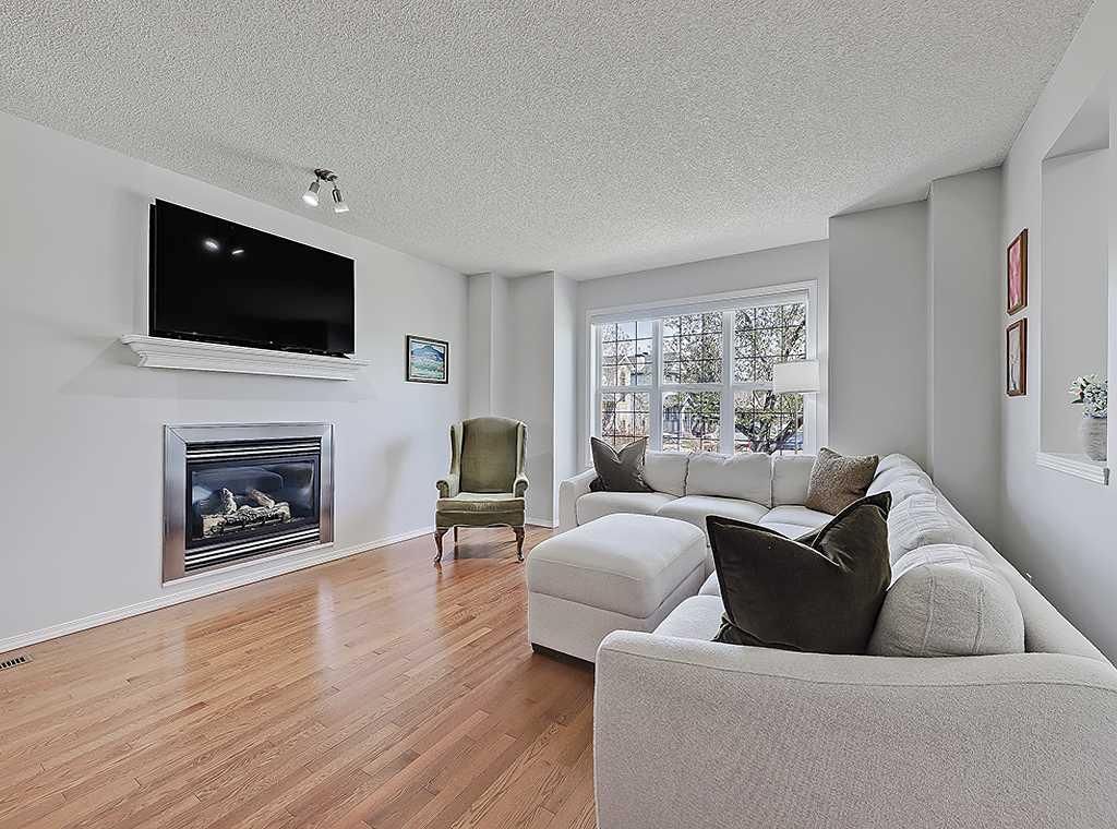 558 Evermeadow Road SW, Calgary — photo 5 of 50