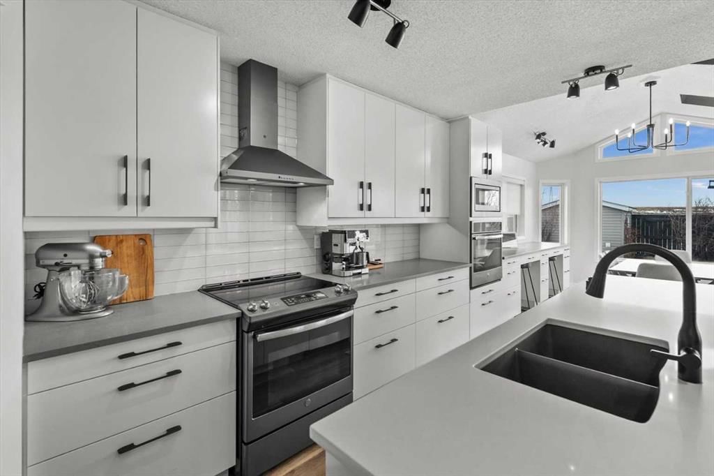 218 Coville Circle NE, Calgary — photo 2 of 50