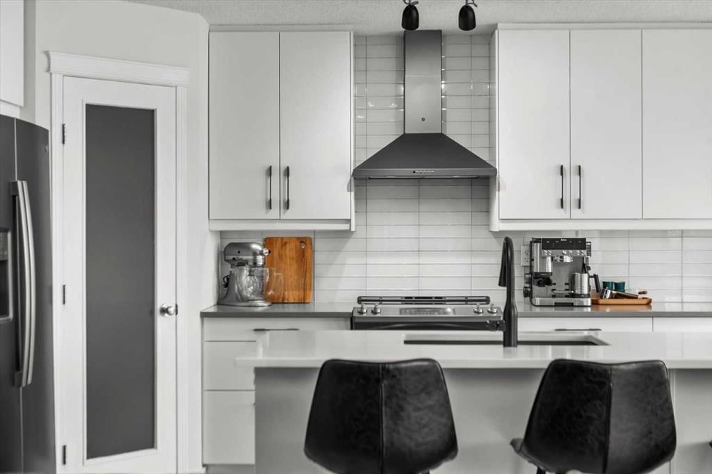 218 Coville Circle NE, Calgary — photo 3 of 50