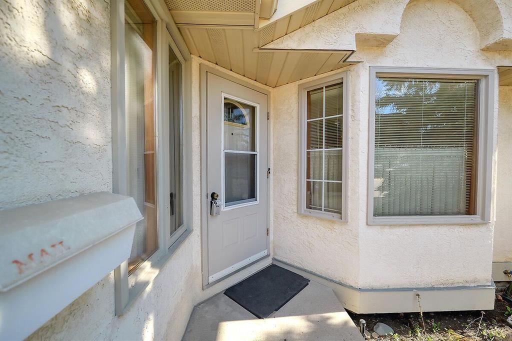 37 Edgepark Villas NW, Calgary — photo 3 of 32