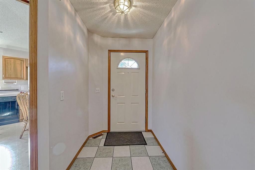 37 Edgepark Villas NW, Calgary — photo 4 of 32