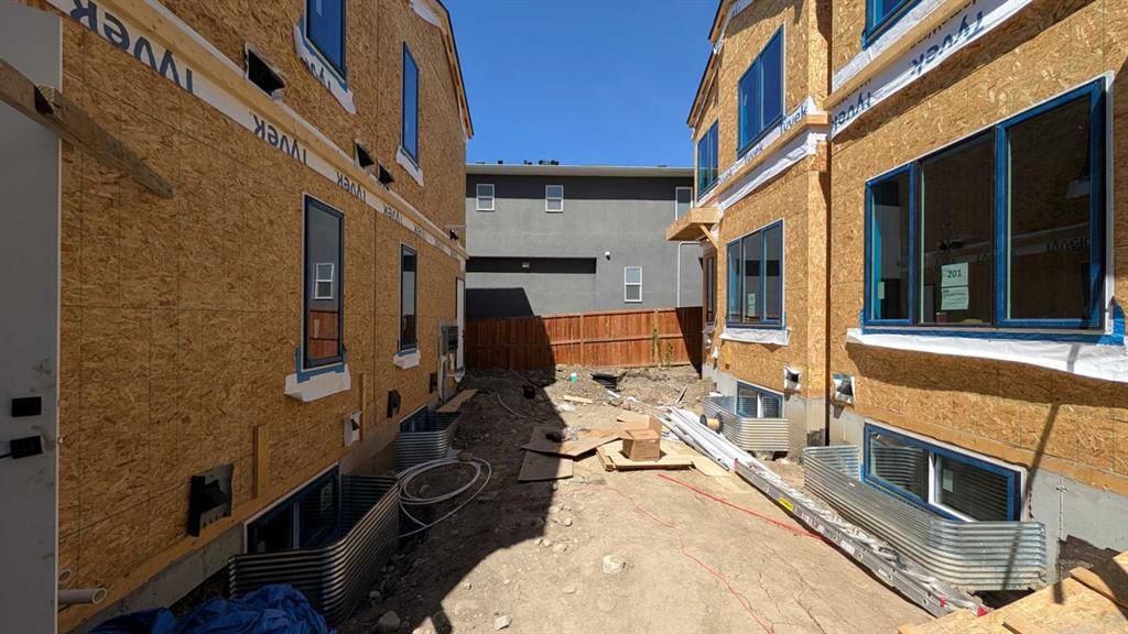 4832 20 Avenue NW, Calgary — photo 4 of 14